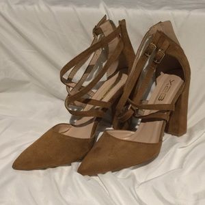 PRICE DROP PRICE FIRM X2B Pointed Toe Chunky Heel Ankle Strap Tan Suede D’Orsay